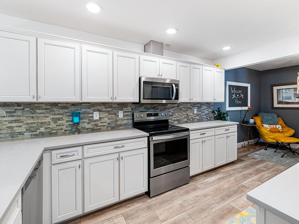 Bright Kitchen with lots of cabinet and counter space