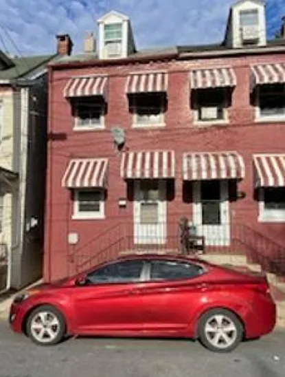 3 bed, 964 sqft, $1,495 — Photo 1