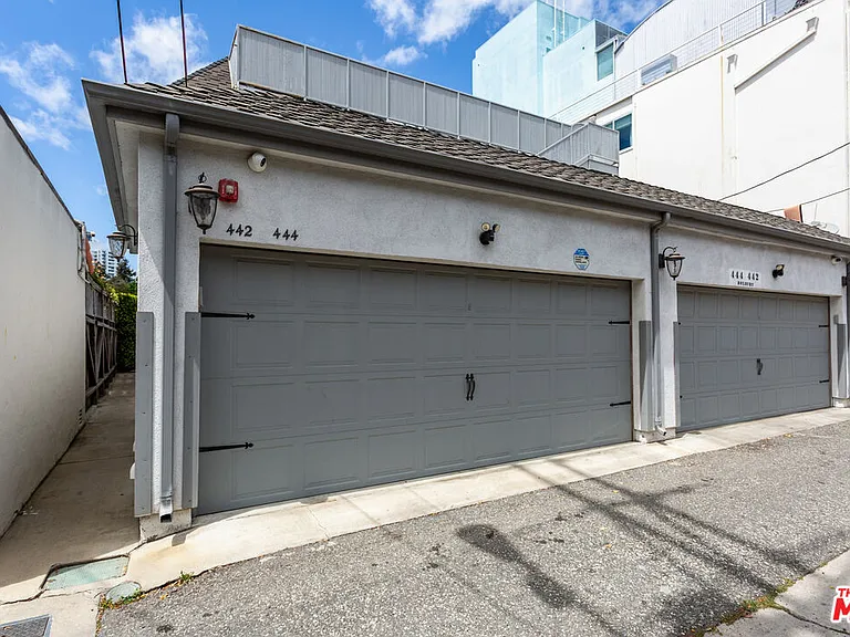 444 S Roxbury Dr #B — Photo 28