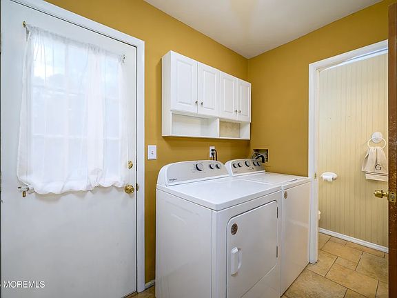 2nd image of 2 Knolls Dr