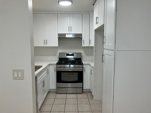 Another view of kitchen