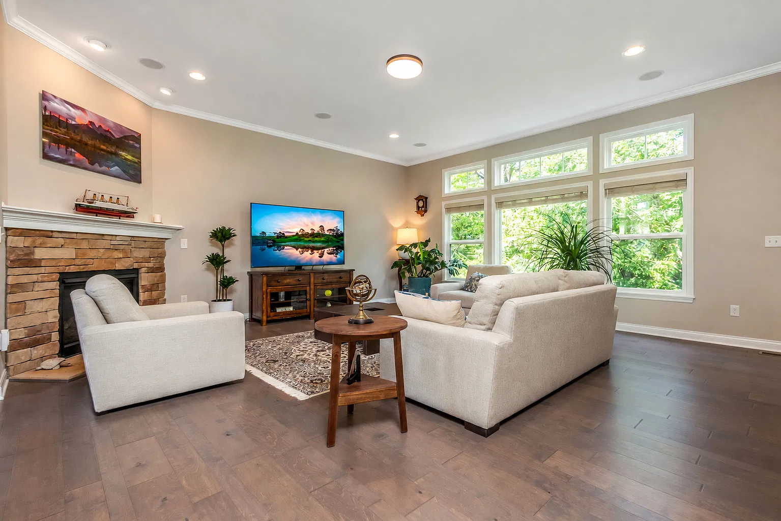 5 bed, 5.5 bath, 3946 sqft, $4,895 — Photo 3