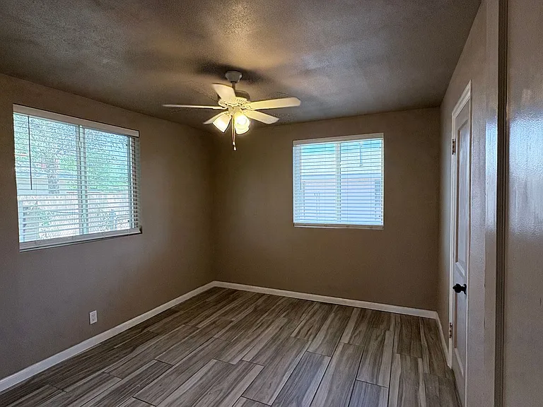 1607 W Walnut St — Photo 5
