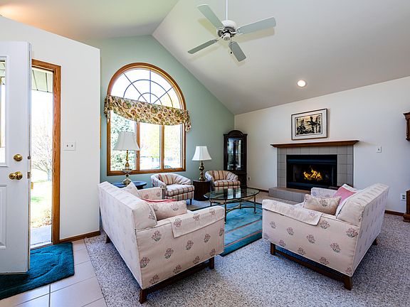 3rd image of 1760 Carriage Ln
