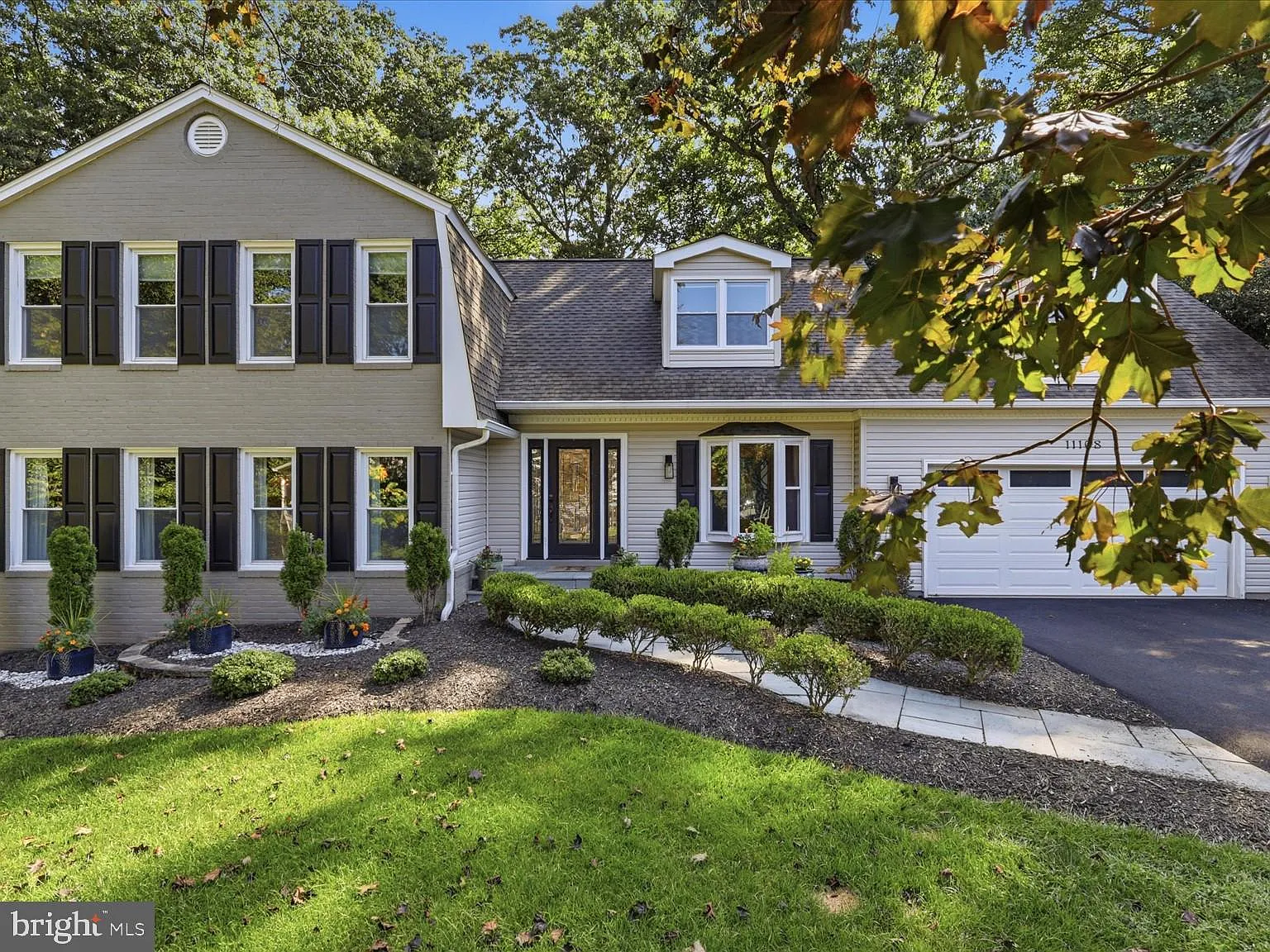 5 bed, 3.5 bath, 3307 sqft, $5,475 — Photo 1