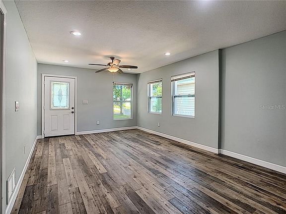 5th image of 3804 Iroquois Dr