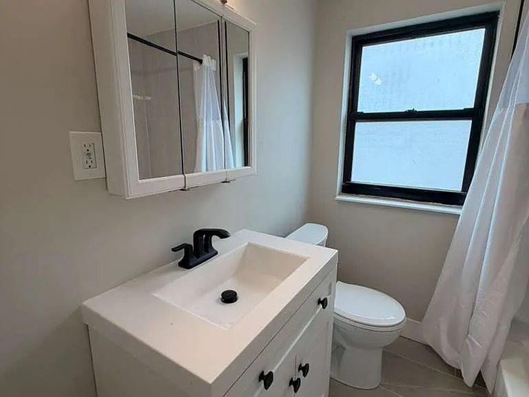 110 Maltby St #8B — Photo 2