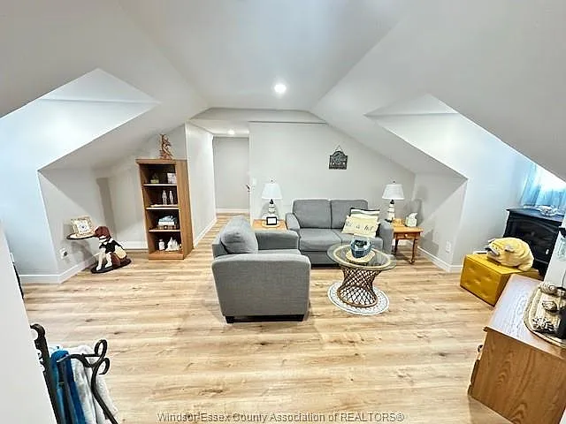 554 Notre Dame St #UPPER — Photo 12