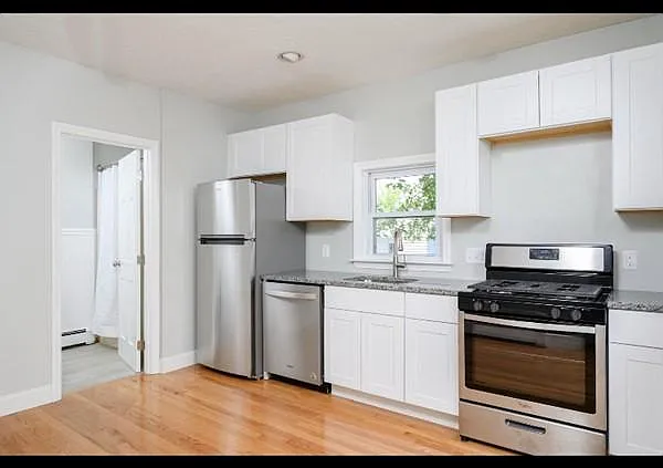 2 bed, 900 sqft, $2,600 — Photo 2