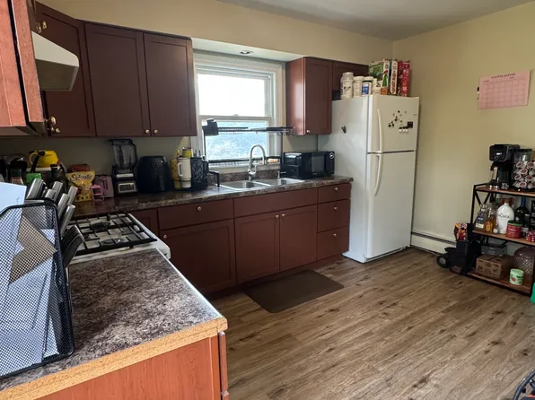 140 Newberry Ave APT B, Libertyville, IL 60048