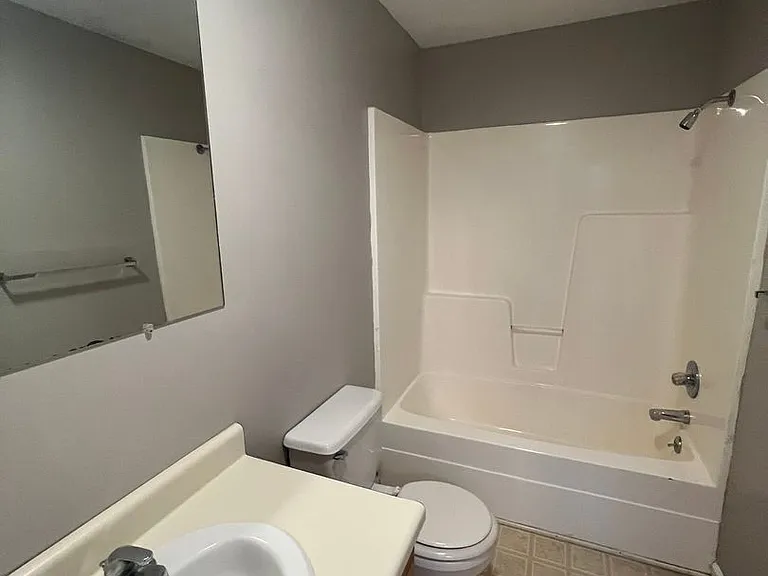 148 W Peach St — Photo 12