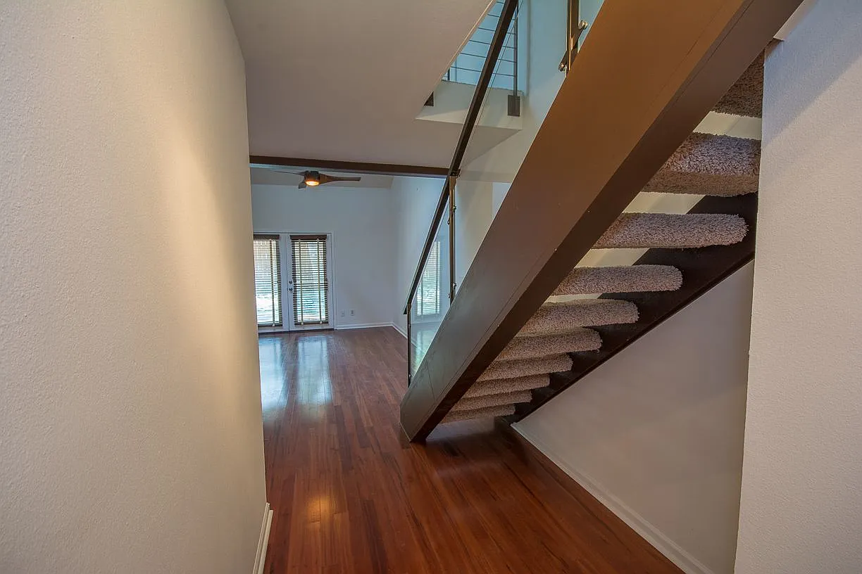 2 bed, 2.0 bath, 1119 sqft, $2,450 — Photo 2