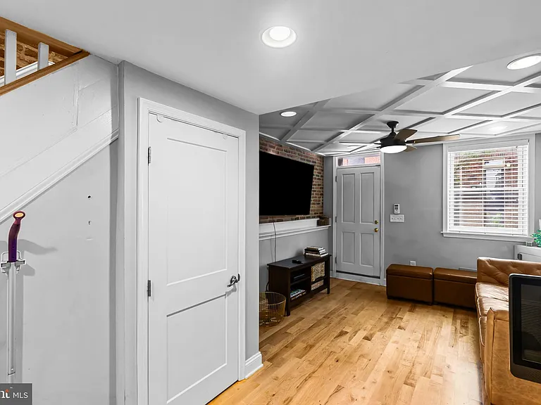 601 S Rose St — Photo 12