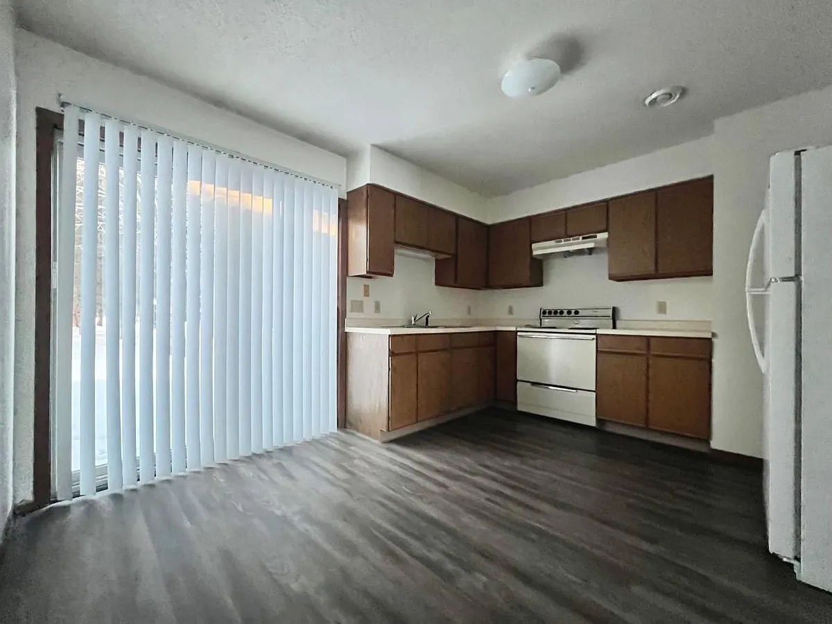 Building Photo - 1077 Apple Ave
