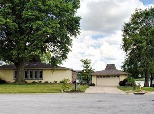 100 Crest Ct, Lake Saint Louis, MO 63367