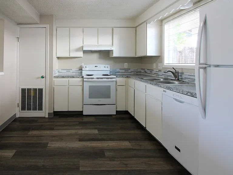 1543-1611 Salishan St SE — Photo 43