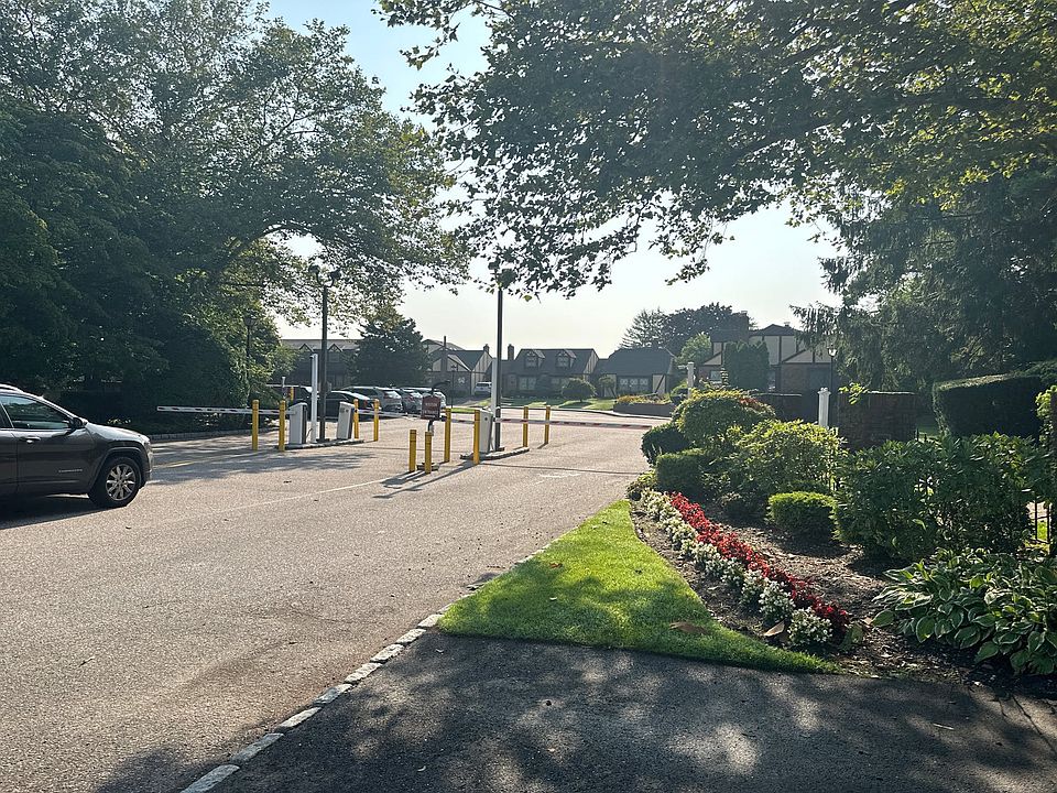 2nd image of 130 Greenmeadow Dr