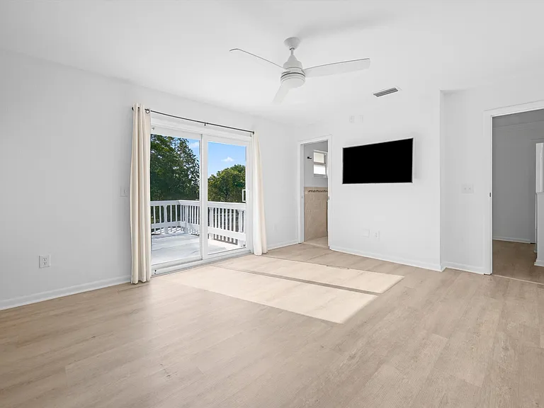 1468 Northampton Ter — Photo 10