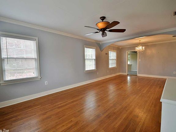4th image of 2711 N University Ave