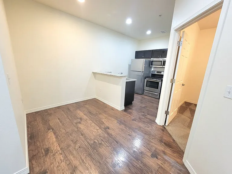 J0442 - Provi — Photo 25