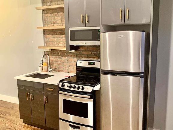 4th image of 419 Throop Ave Floor 2