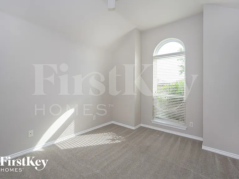 101 Canterbury Dr — Photo 13