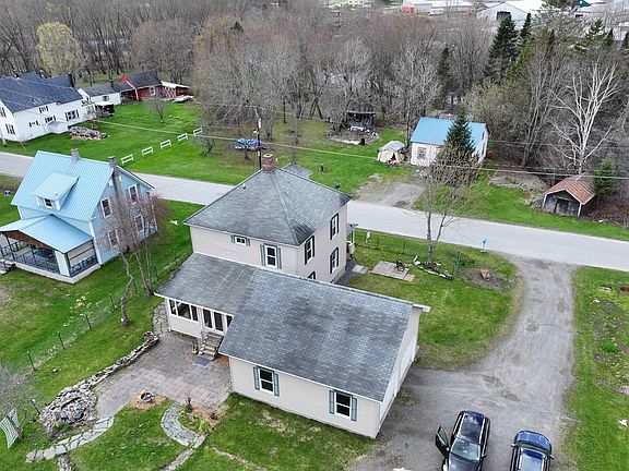 3rd image of 220 Hall Stream Road