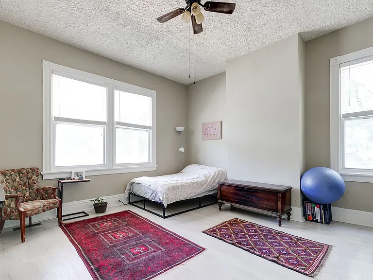 3151 Moody Ave — Photo 5