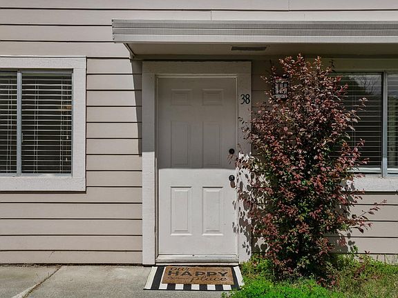 3rd image of 38 Lassen Lane