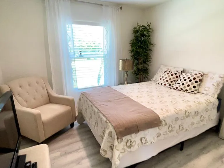 1348 SE Bayharbor St — Photo 14