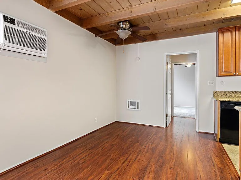 Parthenia Terrace Apartments — Photo 47