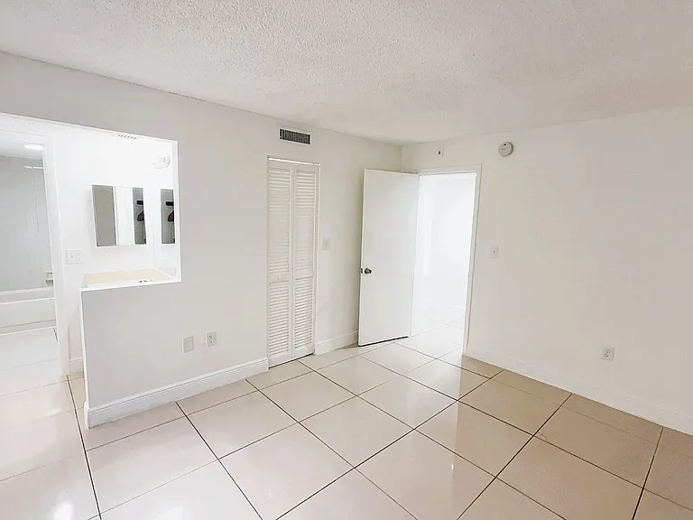 Pacifica Apartments — Photo 39