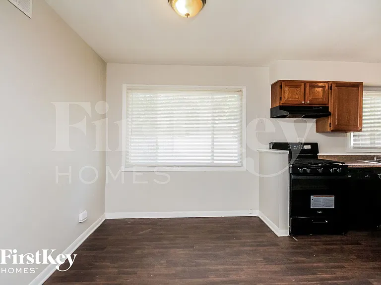 400 Watseka St — Photo 5