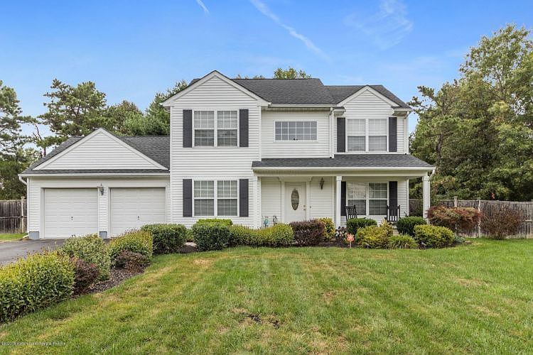 1st image of 12 Woodland Ct