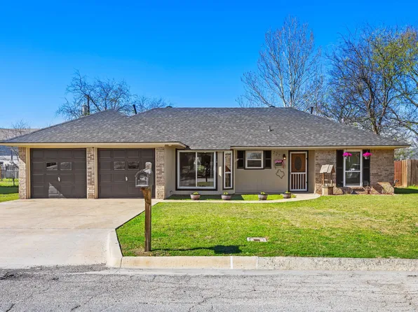 227 Diane Dr, Sanger, TX 76266