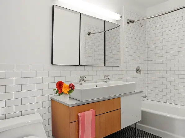 264 Water Street 6B image 7 of 8
