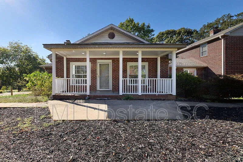 3 bed, 2.0 bath, $2,250 — Photo 2