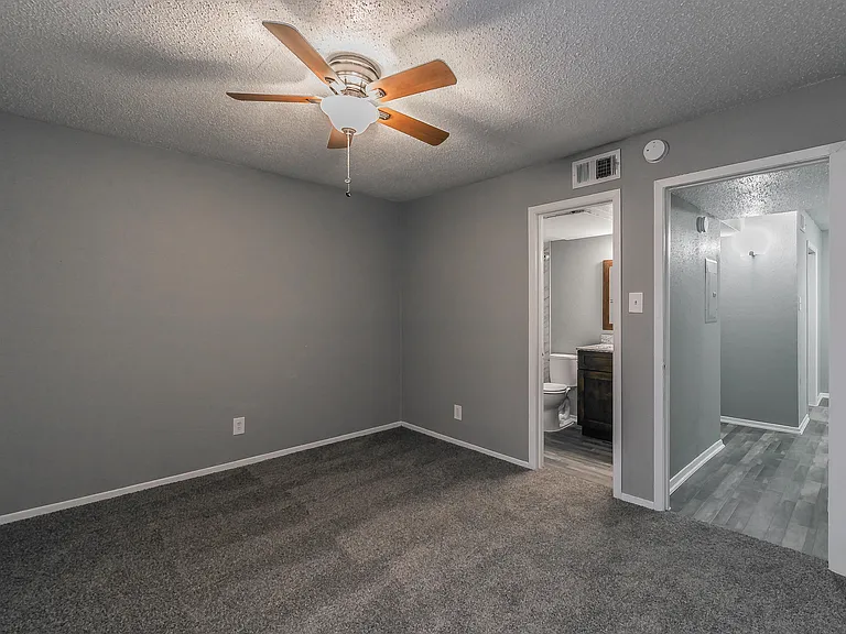Verano Oaks Apartments — Photo 38
