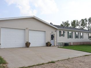 201 1st Ave W, Noonan, ND 58765