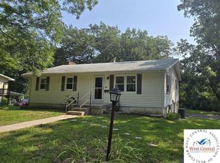 606 E Spring Valley St, Windsor, MO 65360