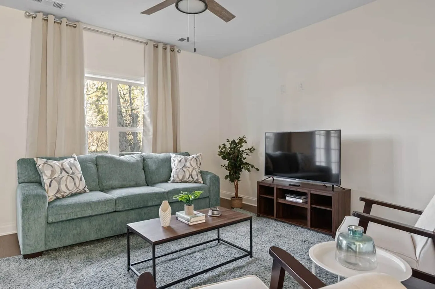 3 bed, 2.5 bath, 1636 sqft, $2,707 — Photo 1