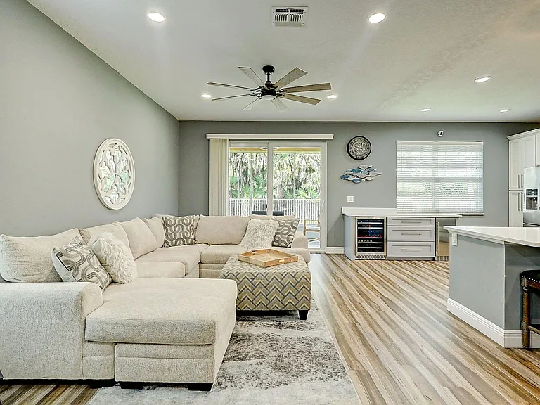 10015 SW Stonegate Dr — Photo 2