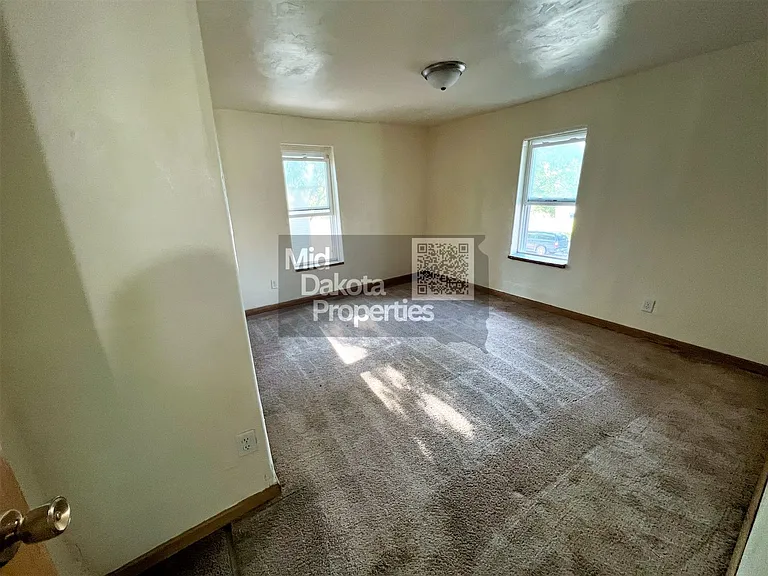 504 W 2nd Ave — Photo 17