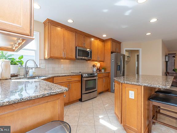 5th image of 103 Great Circle Rd