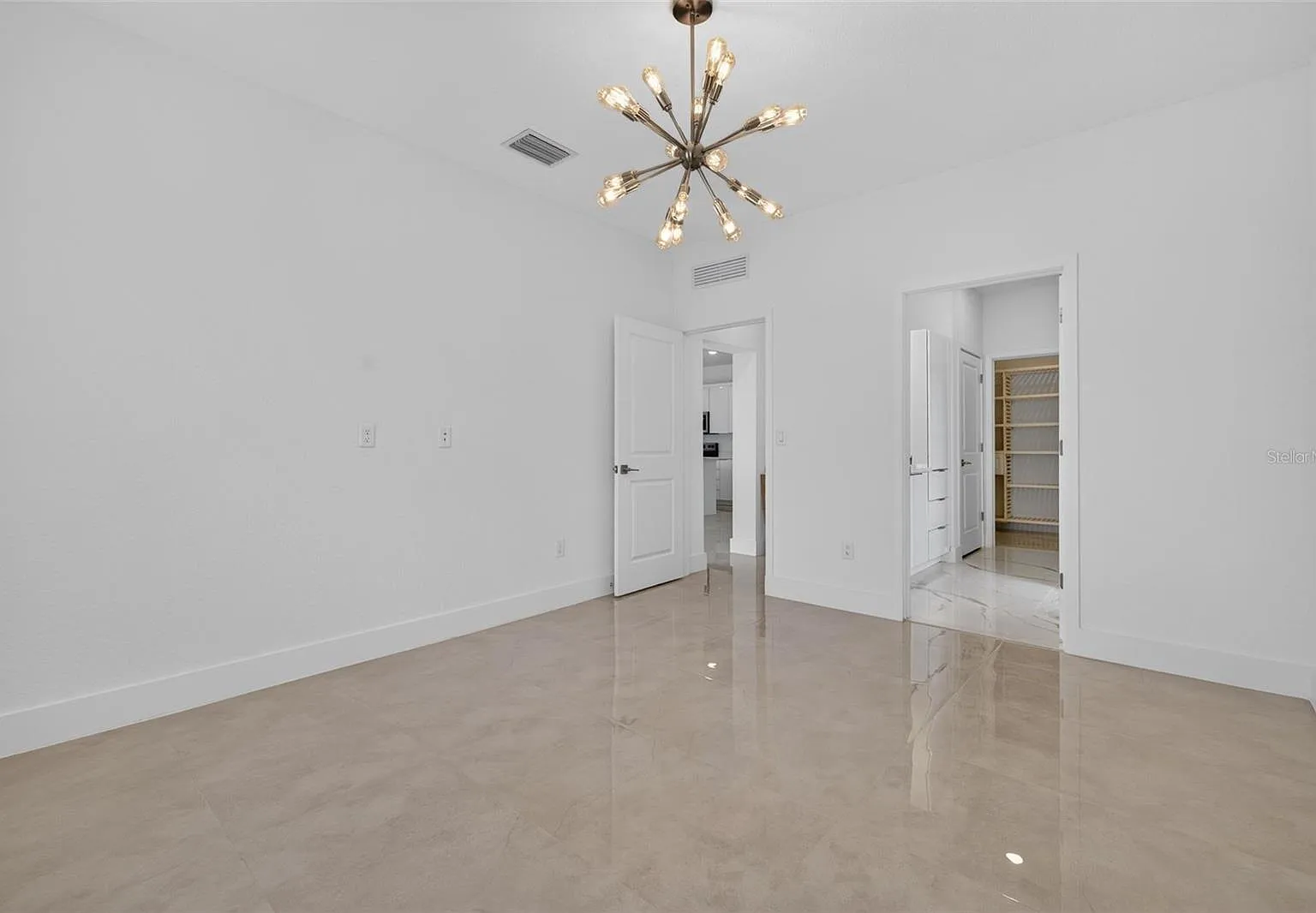 4 bed, 1994 sqft, $2,390 — Photo 3