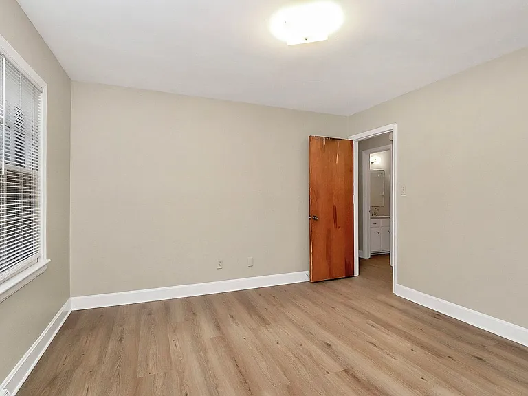 3728 Dresden Dr E — Photo 15