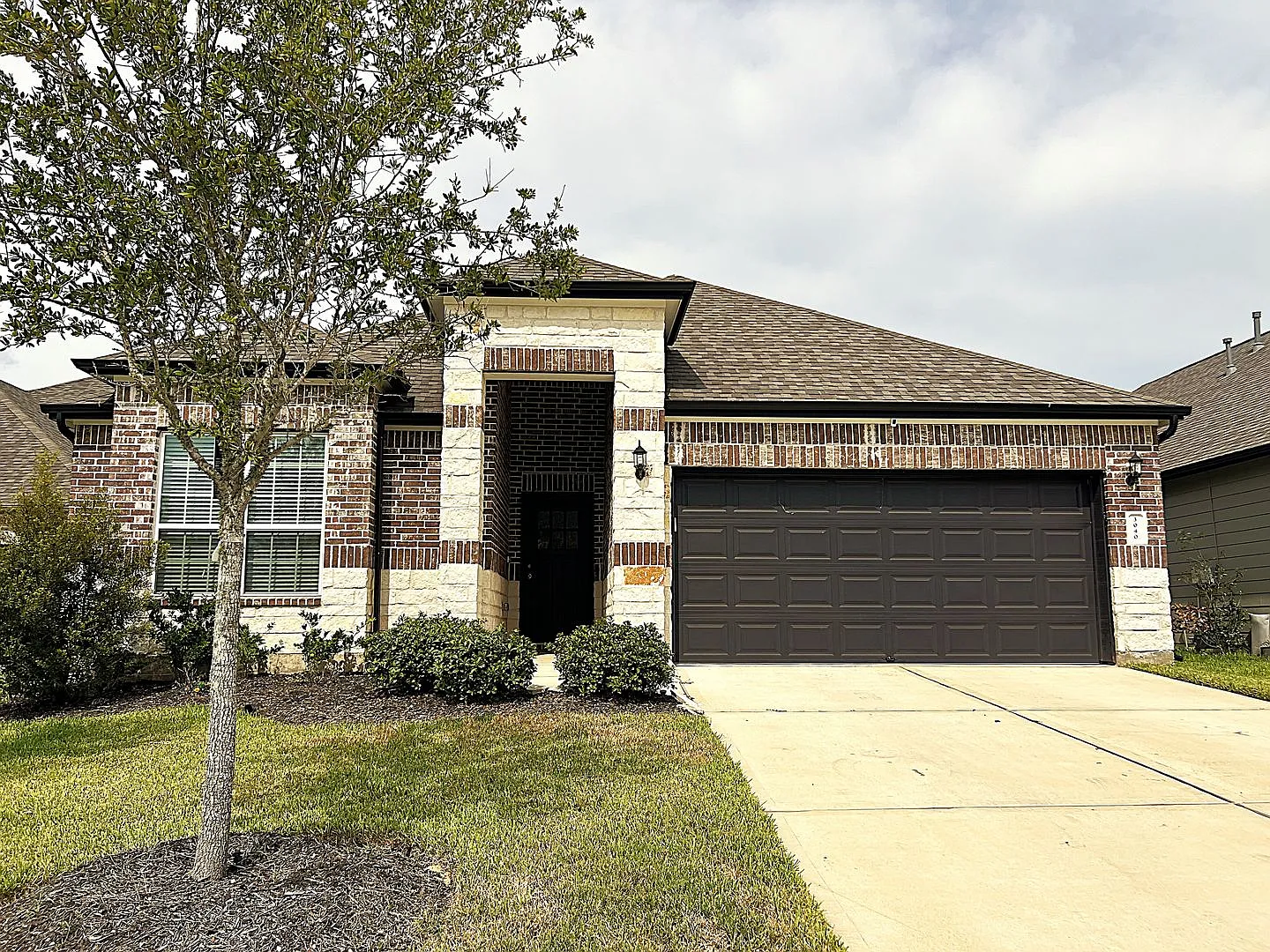 Like New Brookshire Home Ready to Occupy — Photo 1