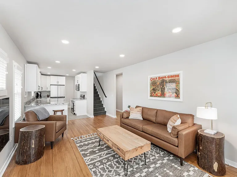 1205 S 7th Ave — Photo 1