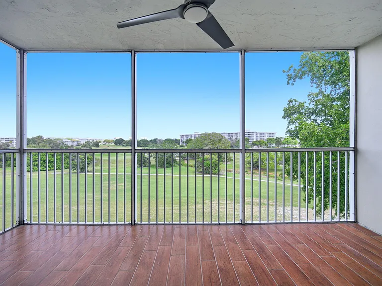 2901 S Palm Aire Dr — Photo 31