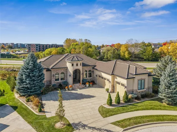 5930 Fairway Ct, West Des Moines, IA 50266